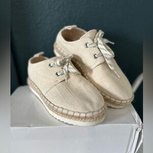 Women’s Joelle Cream Canvas Platform lace-up Shoes Size 6